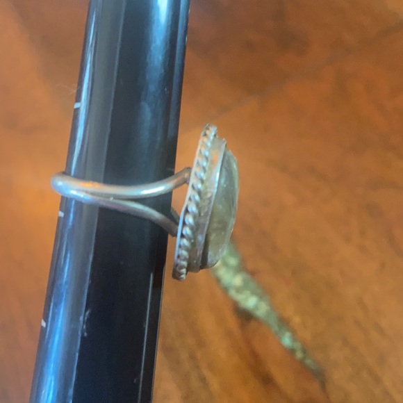 Gorgeous! Vintage Navajo Silver & Abalone Ring - Picture 5 of 9